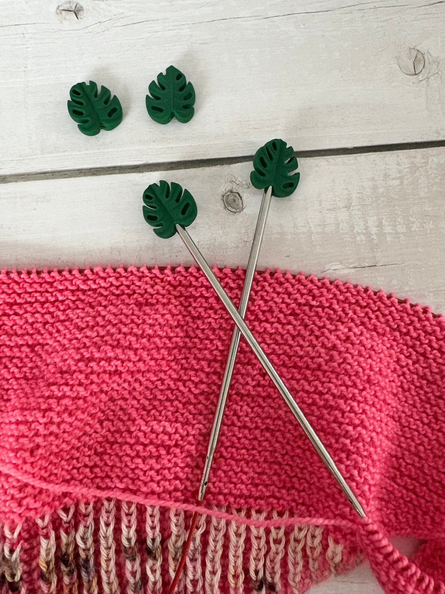 Needle Stitch Stoppers - Green Monstera Leaf