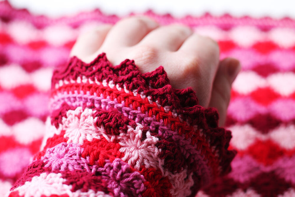 Catherine Wristies by Haak Maar Raak - Yarn Kit