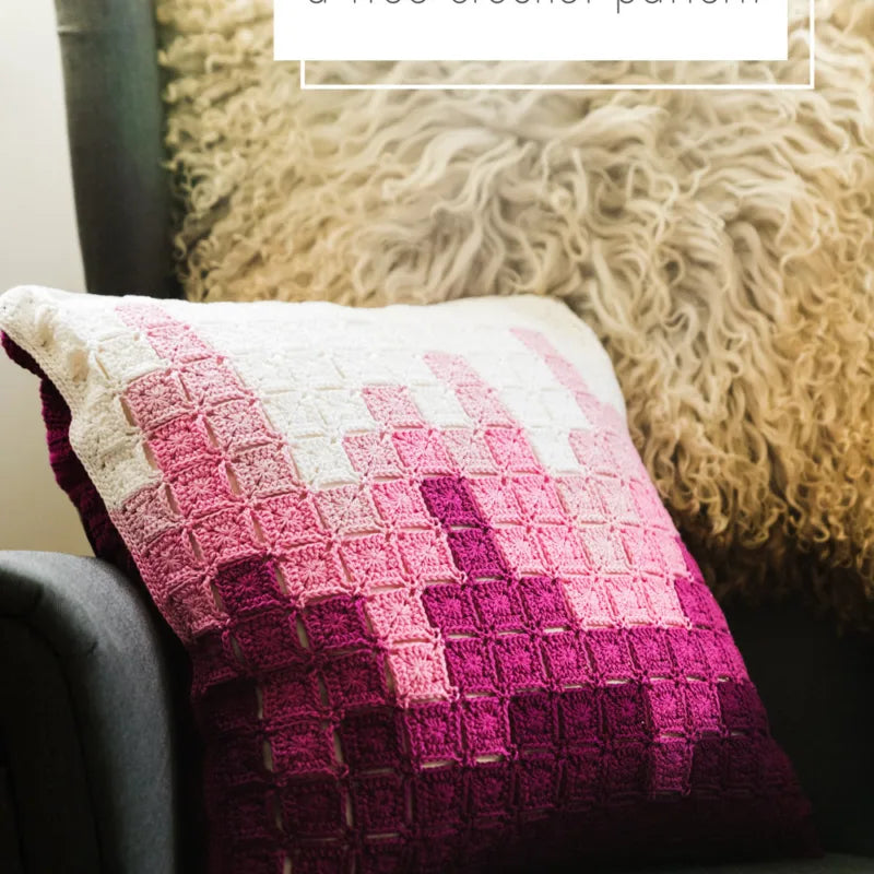 Skyline Pillow by Haak Maar Raak - Yarn Kit