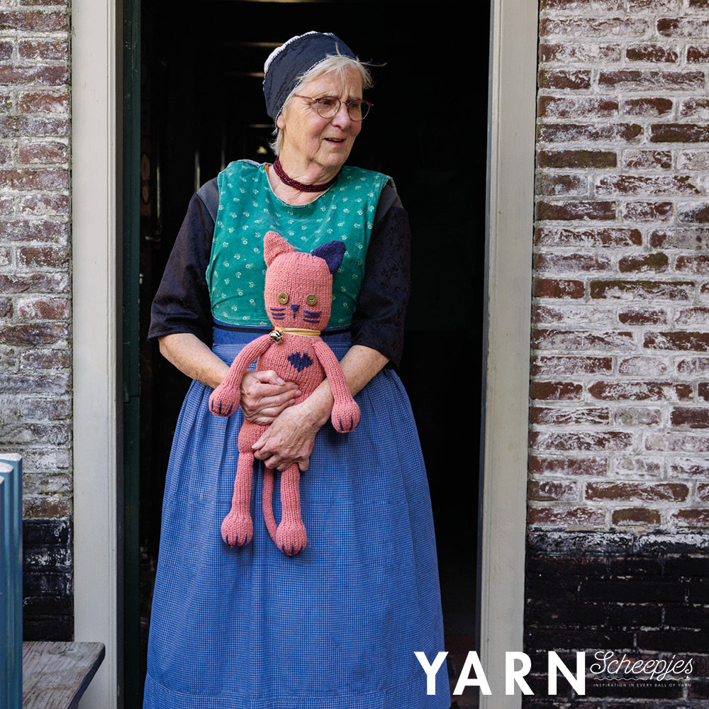 Scheepjes Bookazine Issue 18 The Family
