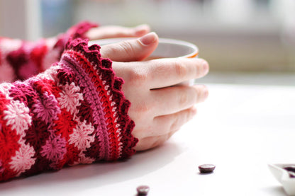 Catherine Wristies by Haak Maar Raak - Yarn Kit